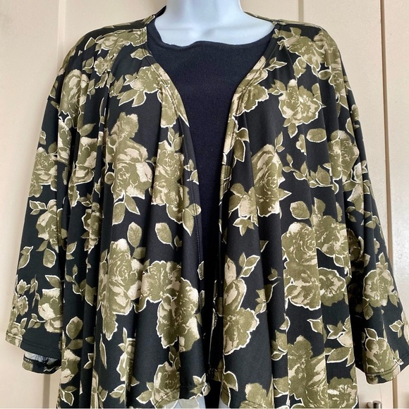 LuLaRoe Shirley Black Floral Lightweight Longline Kimono Duster Cover Up Size M - Picture 4 of 12